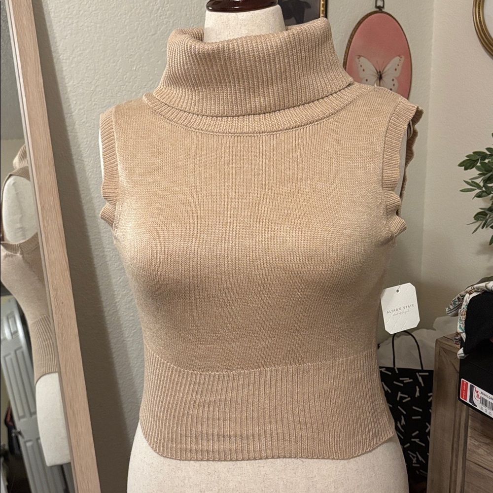 Altar’d State Sleeveless Turtleneck Sweater in Beige Size Large NWT - Picture 3 of 4